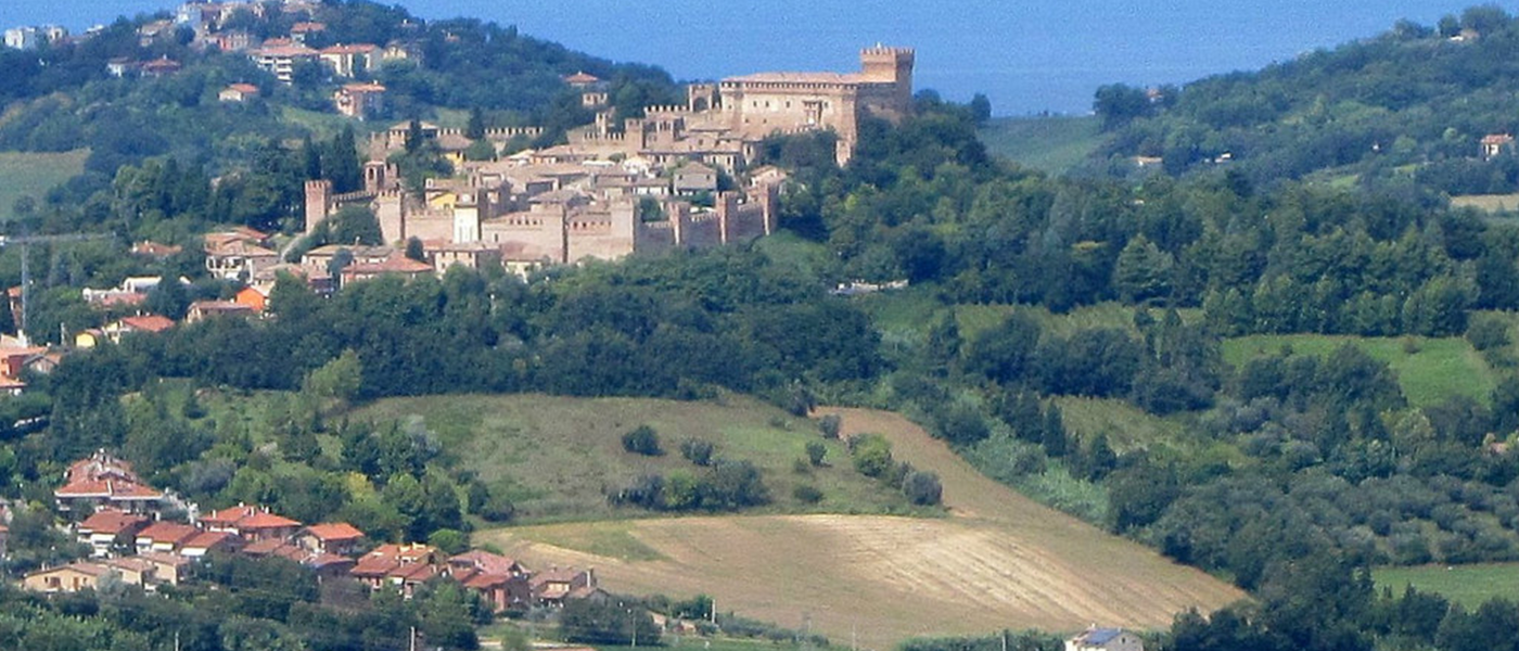 Immagine del Castello di Gradara in prossimità di Monteluro